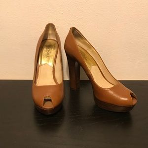 peep toe pumps